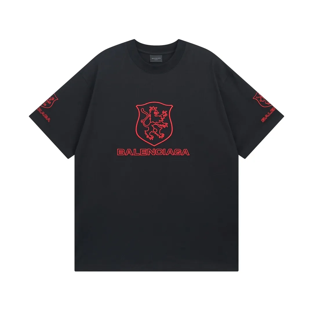 【 . Quality】BALENCI*GA/ BALENCI*GA#New Arrival，2025New Arrival LION CLUB LOGO T . 。 ZP . 260 ， . . . . Color Change。 。 ， 。 。 . OS . Same Style ：BL 253623 ：Black Size：XS S M L